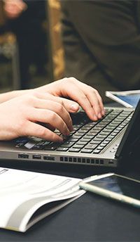 デスクワークで疲れたカラダを癒すには？